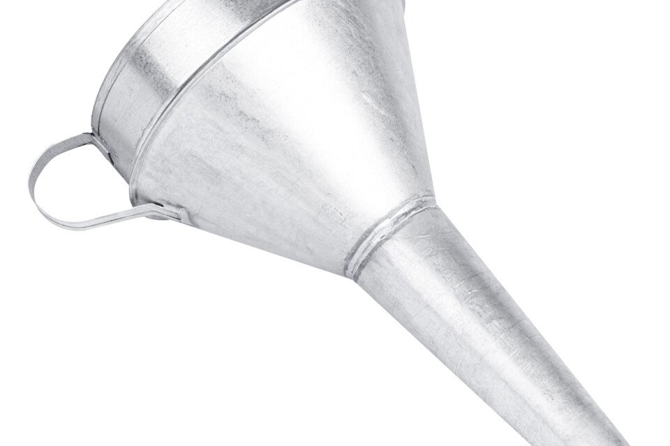Ravni metalni levak za gorivo prečnika 17 cm