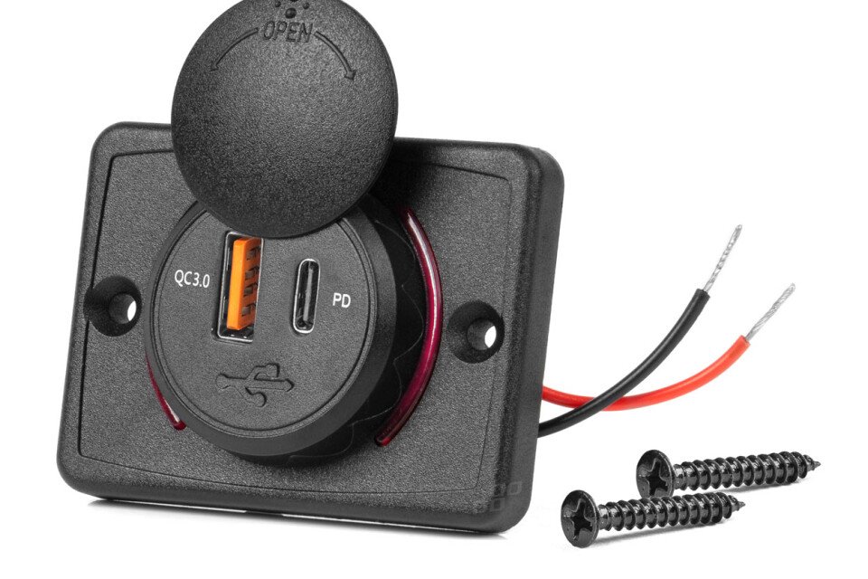 Auto punjač s USB utičnicama vodootporan kvadratni USB + USB-C QC3.0 12V 24V AMIO-04231