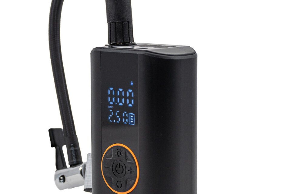 Bežični automobilski kompresor sa LED displejem 40W USB-C ACOMP-25 AMIO-04414