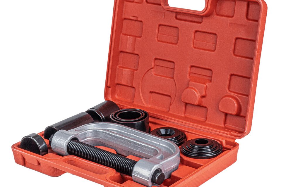 Gömbcsapszeg-prés az AMIO-04766 készletben található