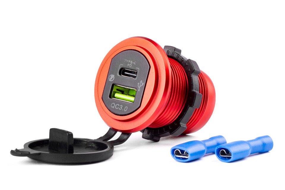 Vodotesen polnilec z vtičnicami USB + USB-C 12 / 24 V MOD-09