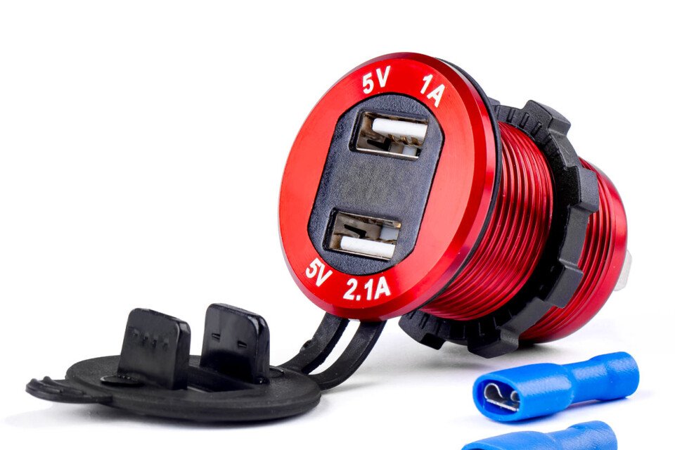 Wasserdichtes Ladegerät mit Spannungsprüfer 2xUSB 12/24V MOD-11