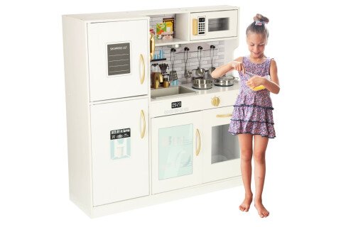 Otroška lesena kuhinja s hladilnikom