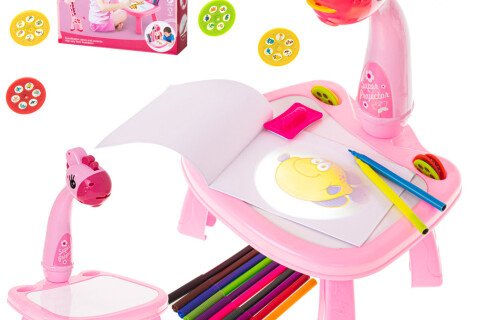 Stół do rysowania z projektorem, motyw różowej żyrafy