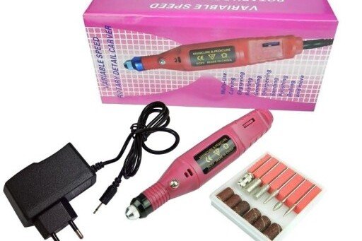 Strojček za manikuro in pedikuro