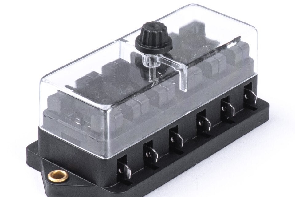 Керамична кутия за предпазители с 6 гнезда AMIO-3041